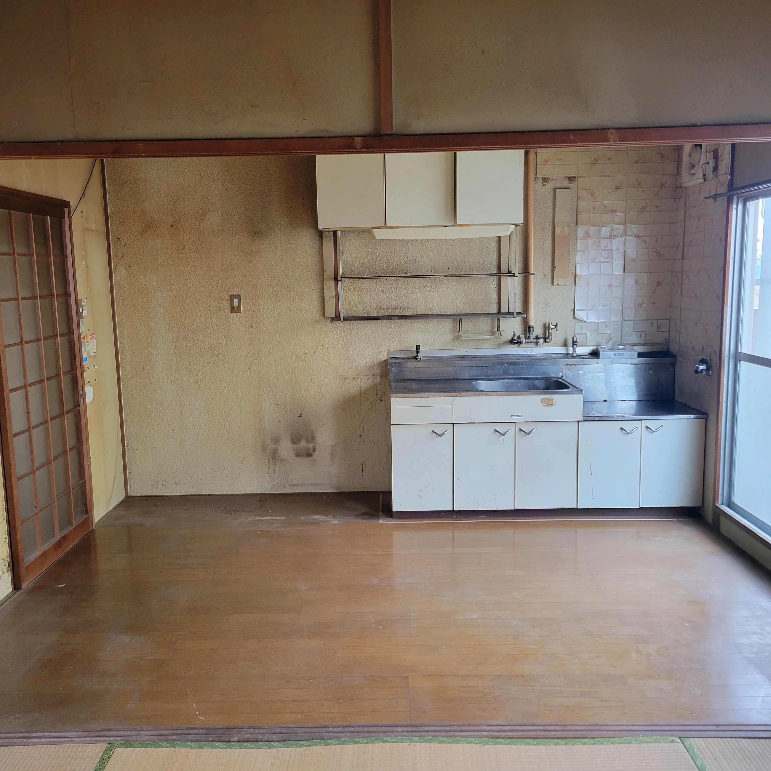 北九州市小倉南区の市営団地の遺品整理作業 画像6