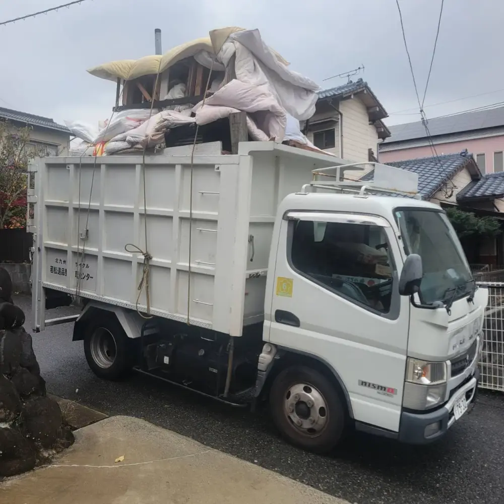 北九州市八幡西区の倉庫のゴミ片付け 画像1