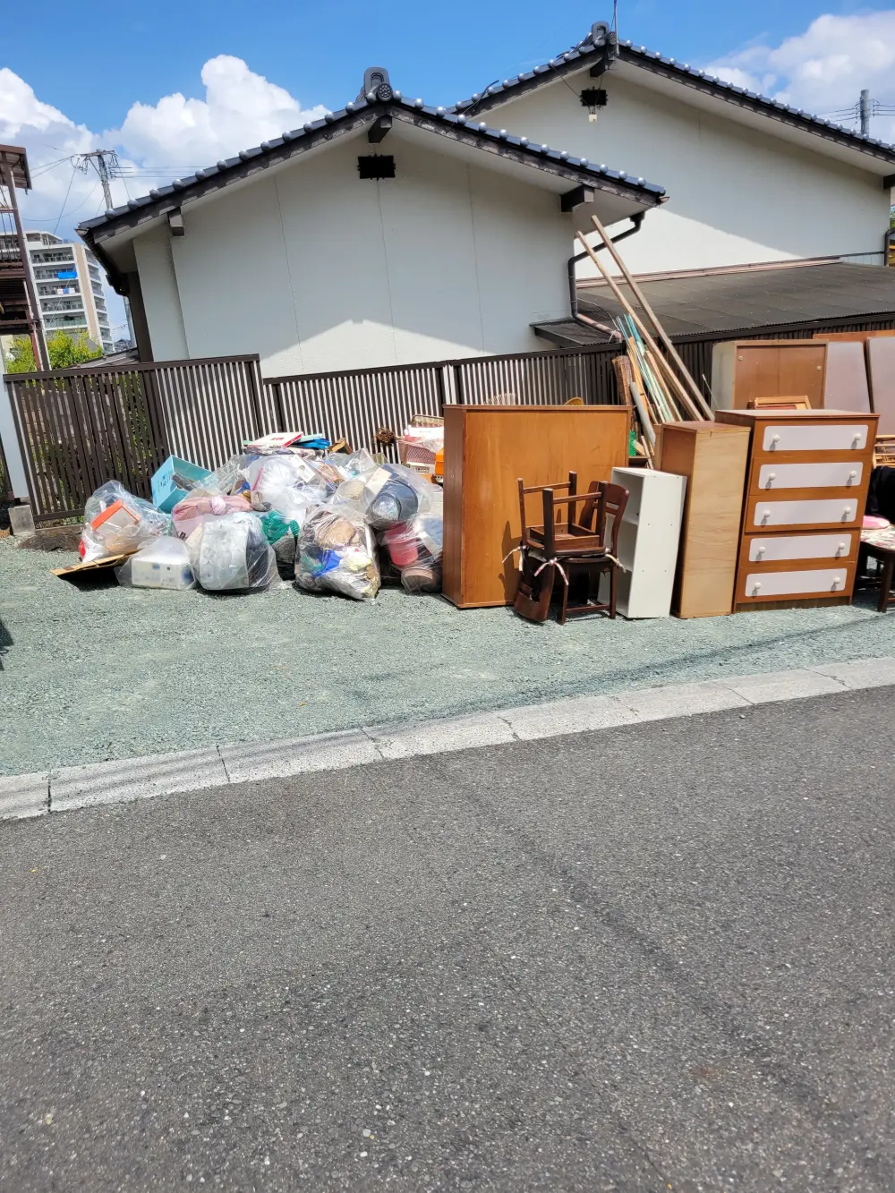 遠賀郡水巻町で不用品、粗大ゴミ外回り片付けの依頼をいただきました 画像6