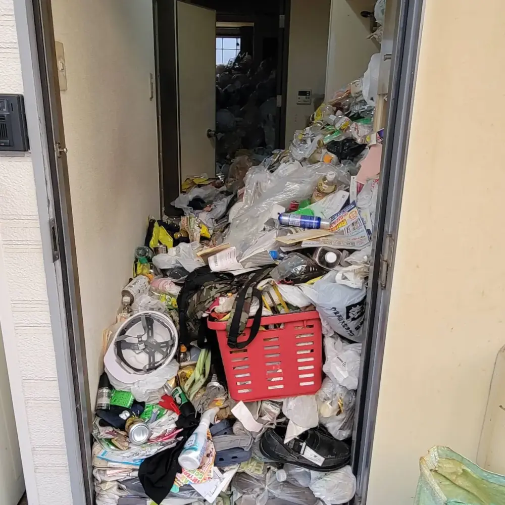 北九州市八幡西区の1Kゴミ屋敷の片付け 画像1