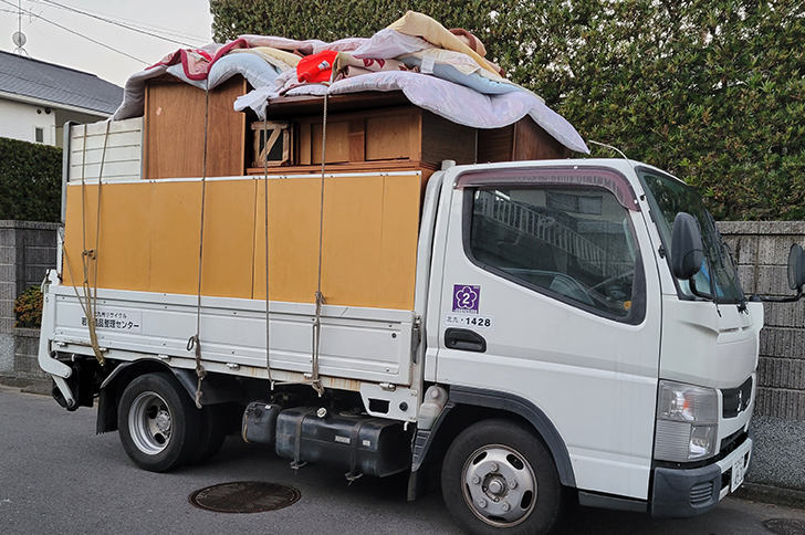 こちら は 廃品 回収 車 です